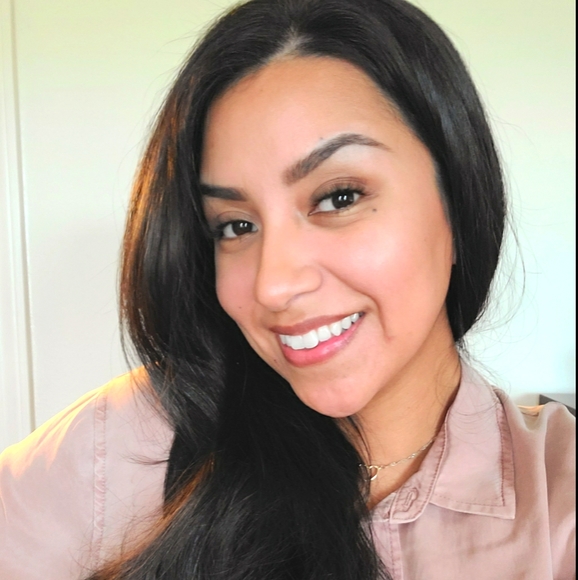 Meet your Posher, Laura - Picture 1 of 1